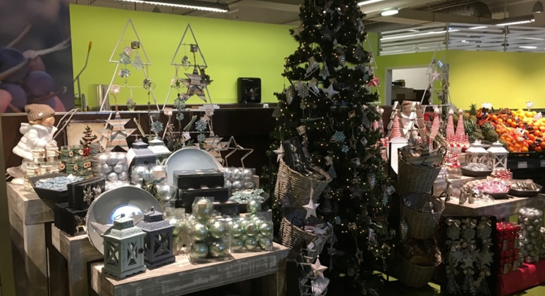 Weihnachtsdeko-Verkauf bei EDEKA Zierles in Oer-Erkenschwick
